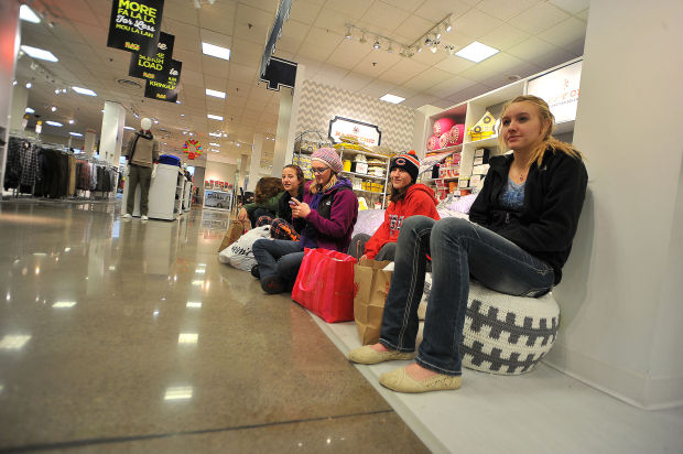 Big crowds turn out on Black Friday despite Thanksgiving store openings